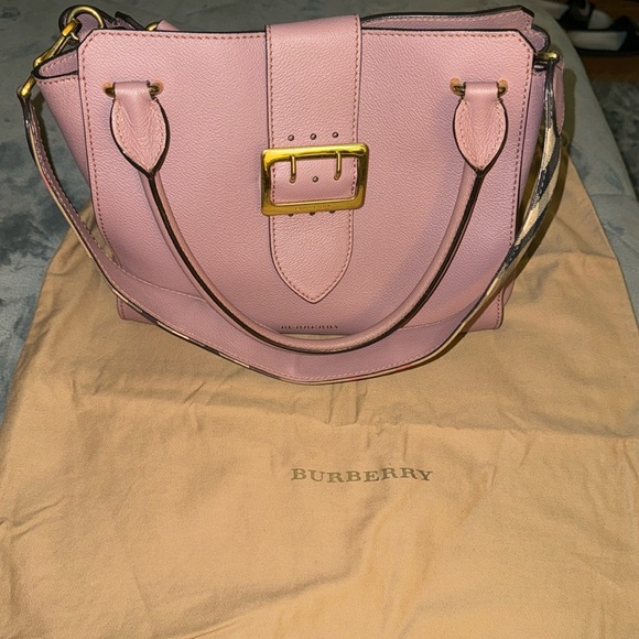 Preloved Burberry house check buckle tote excellent condition 11”W x 6.5”D x 9”H - Picture 1 of 15